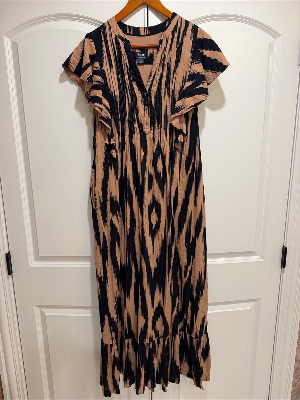 Maeve Women's Black and Tan Flutter-Sleeve Maxi Dress from Anthropologie